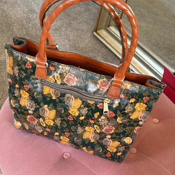 Patricia Nash Floral Tote with Tan Handles. Hand bag - Picture 1 of 4